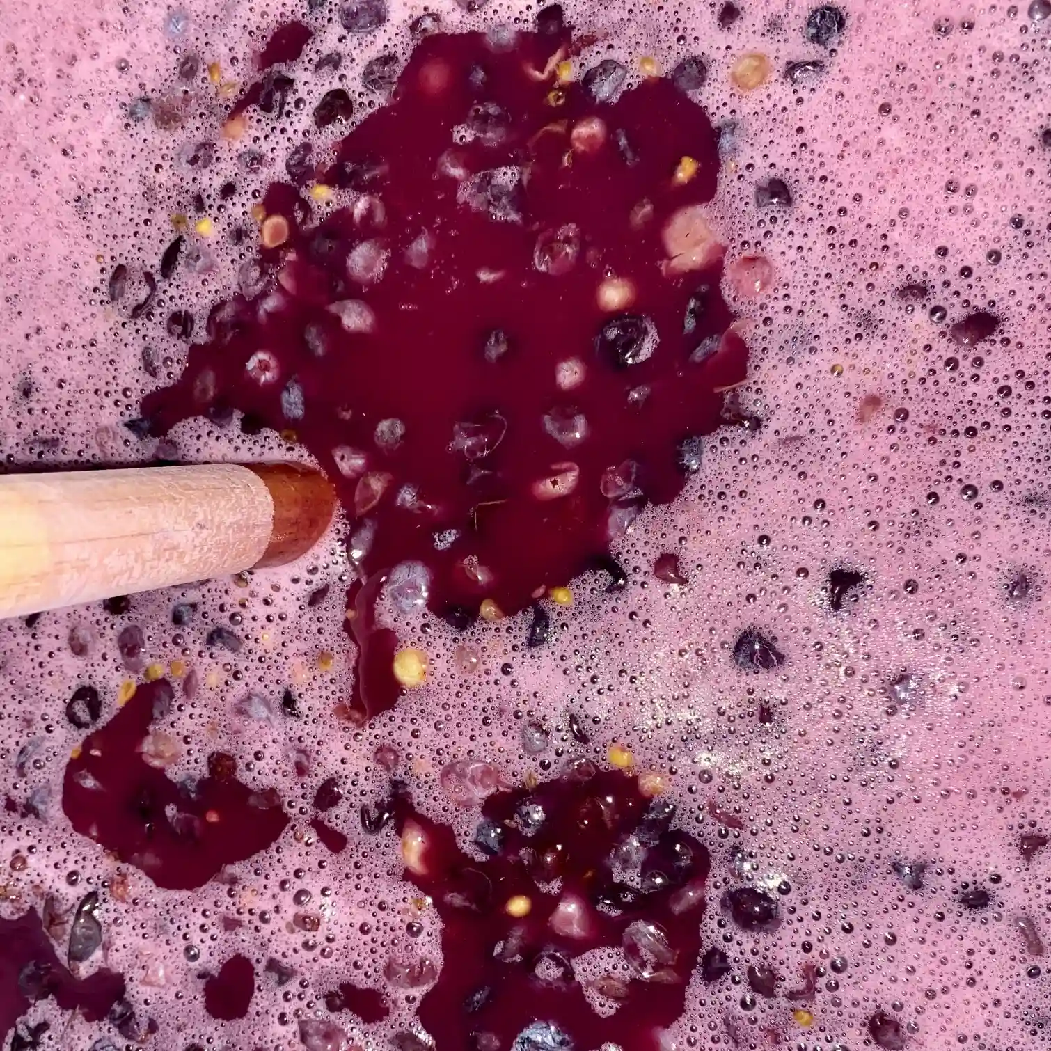 pic-wine-grape-swish-2025-03-09