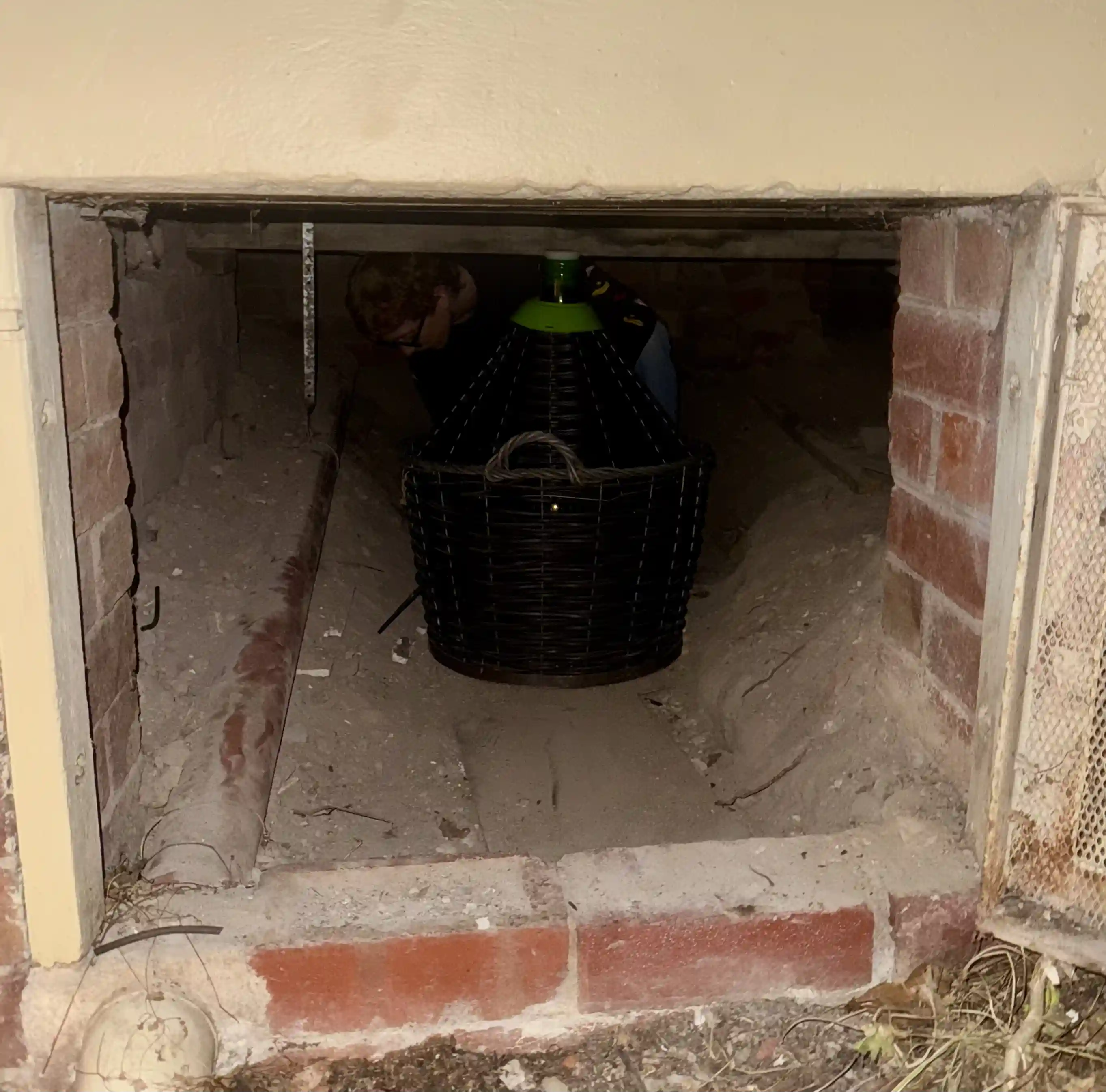 pic-wine-under-house-2025-03-16